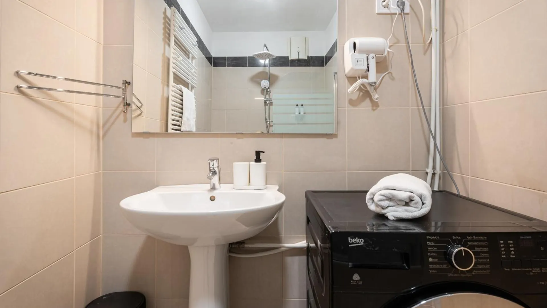 D16 - Gozsdu Garden Residence - Best Location By Bqa Budapest Apartment