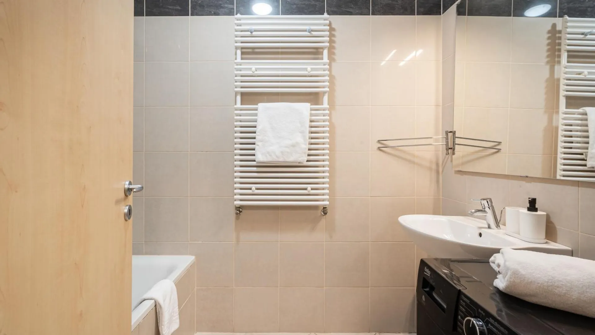 Apartment D16 - Gozsdu Garden Residence - Best Location By Bqa Budapest