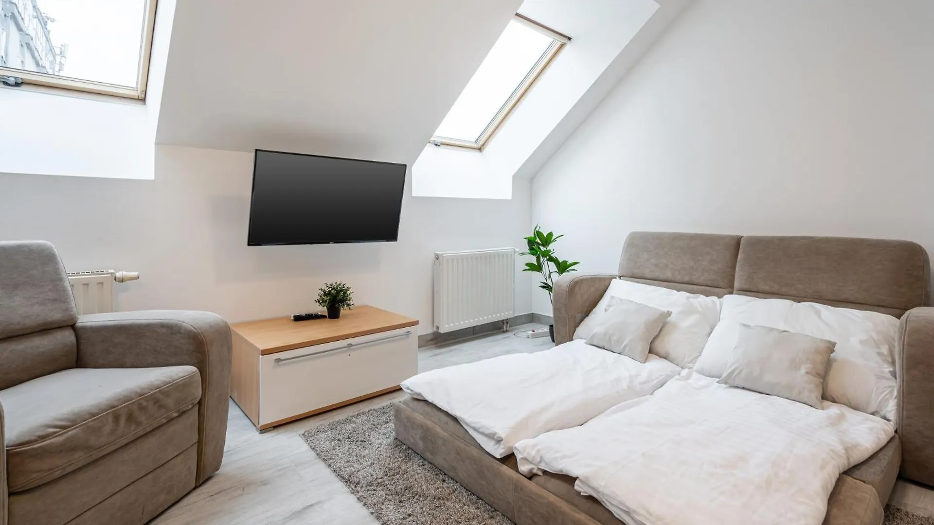 D16 - Gozsdu Garden Residence - Best Location By Bqa Budapest 0*,  Hungary